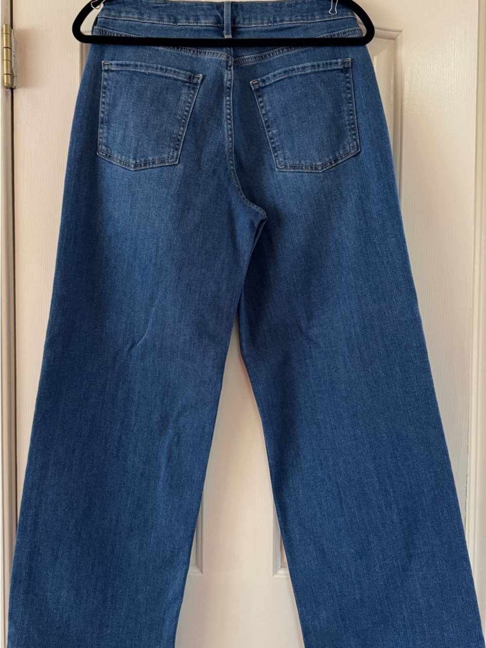 Old Navy High-Rise WOW Wide Leg Jeans in Medium Blue Wash - Picture 4 of 4